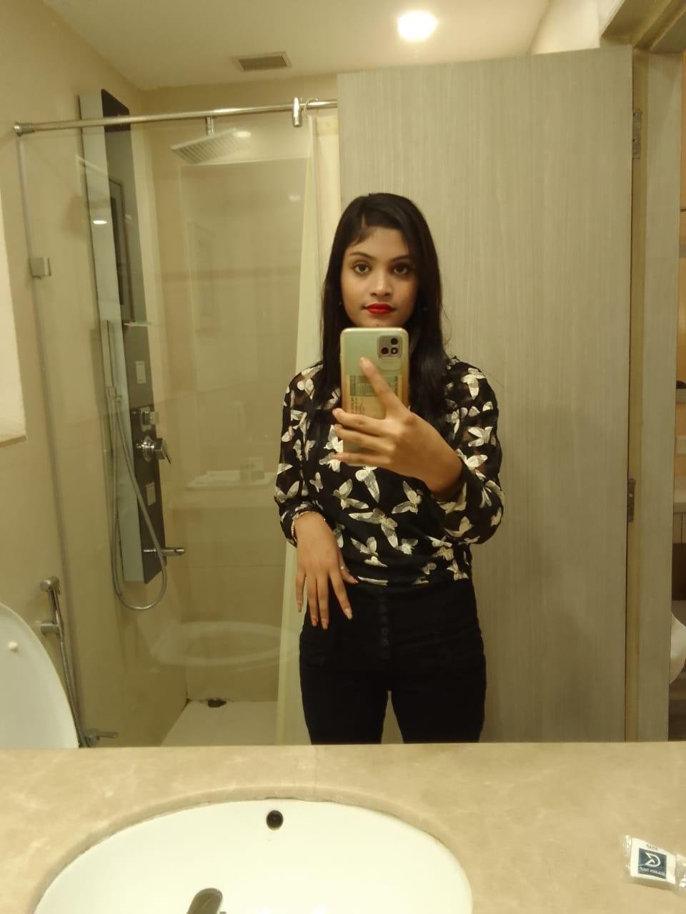  call girl in Defence Colony